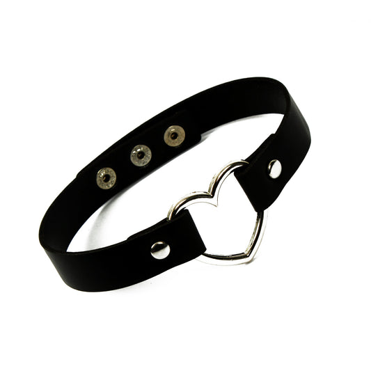 Plain collar with heart detail - Black